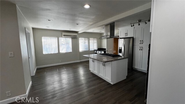 Building Photo - 924 Wyval Ave
