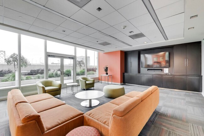 Building Photo - Luxury High-Rise Living | Stunning Bay Bridge Views from the 31st Floor