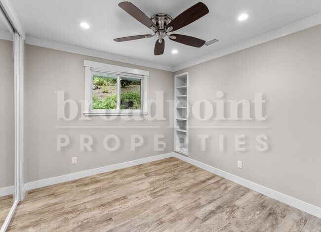 Building Photo - 2113 Sleepy Hollow Rd
