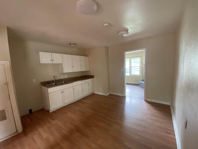 Building Photo - 210 Edgemoor St