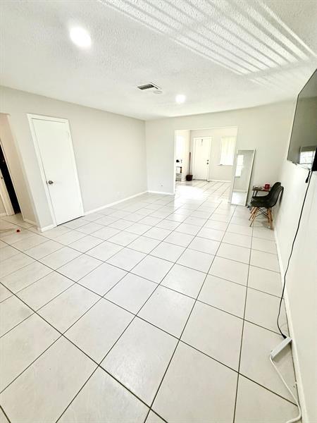 Building Photo - 3880 Woodside Dr