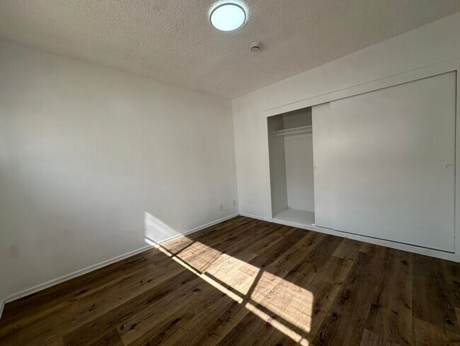 Building Photo - 2027 Ridgeley Dr