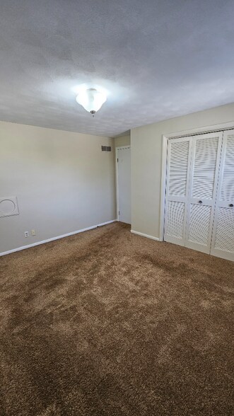Building Photo - 1605 W Lincoln Wood Pl