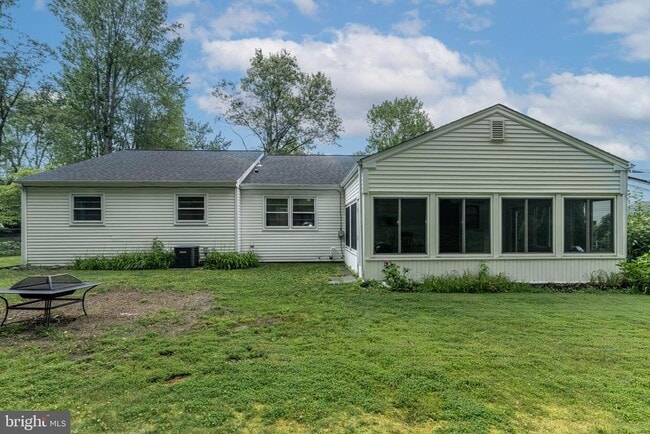Building Photo - 1744 Lark Ln