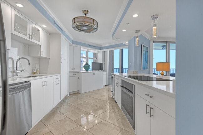 Building Photo - 5200 N Ocean Dr