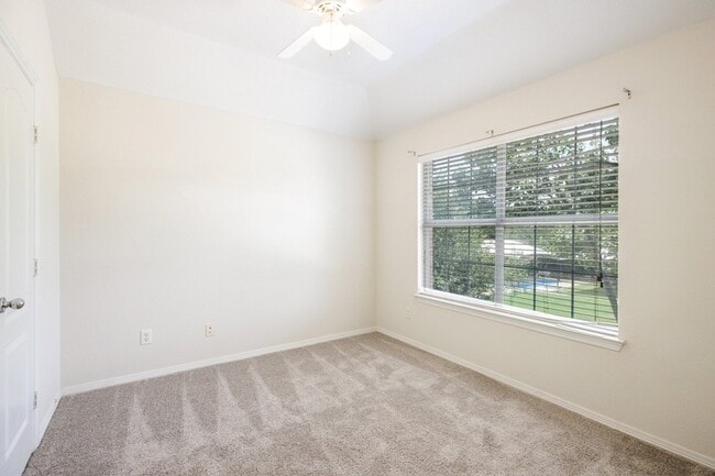 Building Photo - 3900 Braxton Ln
