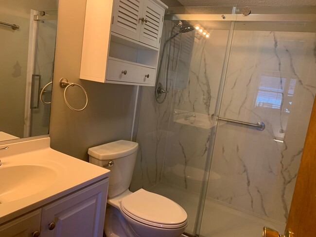 Building Photo - 3 Bedroom 2 Bath Home in Colington Availab...