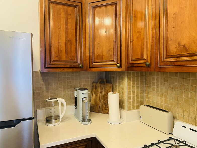 Building Photo - 313 C St SE