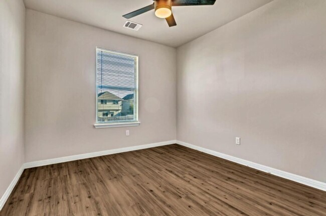 Building Photo - Charming 3-Bed, 2.5-Bath Home with Covered...