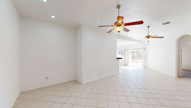 Building Photo - 4-Bed/2.25-Bath with Solar!