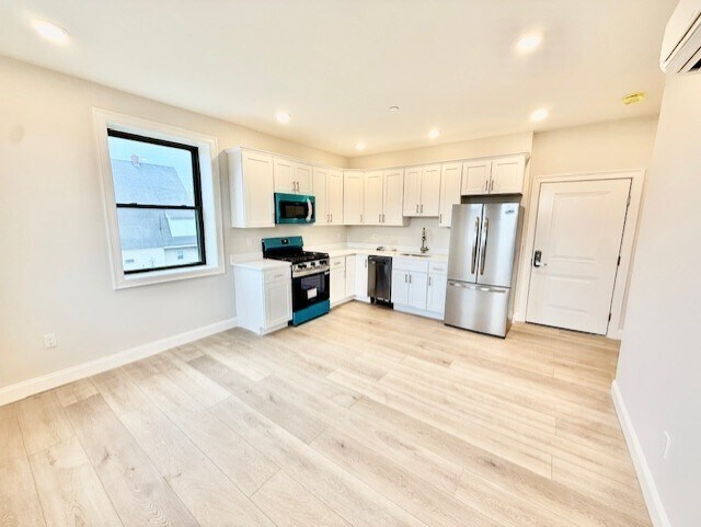 Primary Photo - 220 Winthrop St