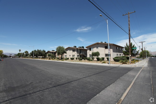 Building Photo - Pine Vista