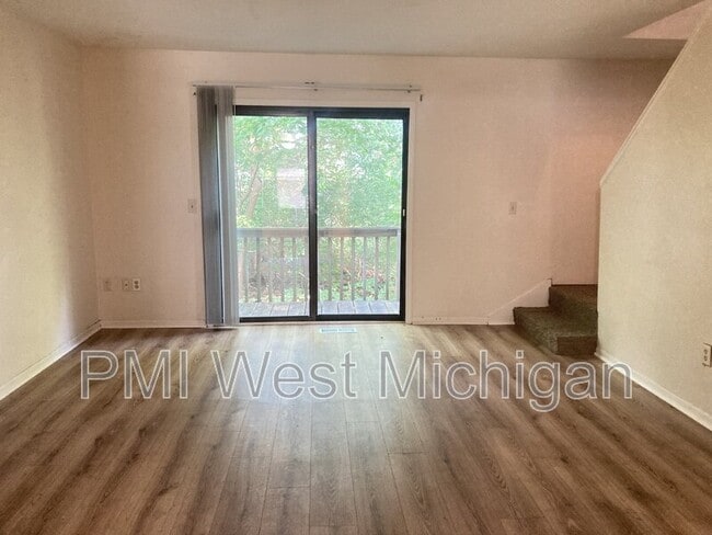 Building Photo - 6059 In the Pines Dr SE