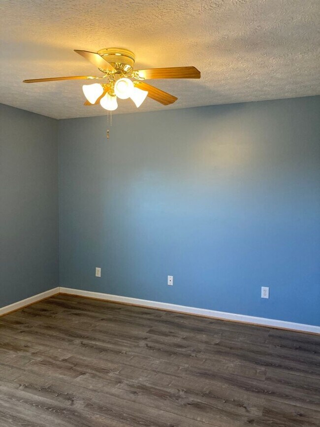 Building Photo - Lebanon Home in Summer Crest