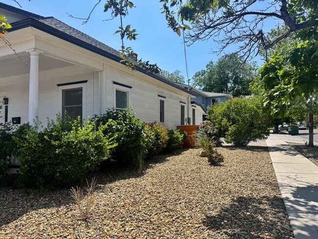 Building Photo - RENOVATED 3 BD Bungalow in MidTown!