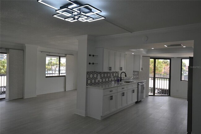 Building Photo - 1651 Sand Key Estates Ct