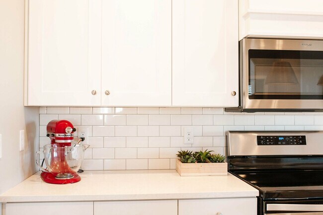 Building Photo - Short term lease options! Spacious Condo in Washington