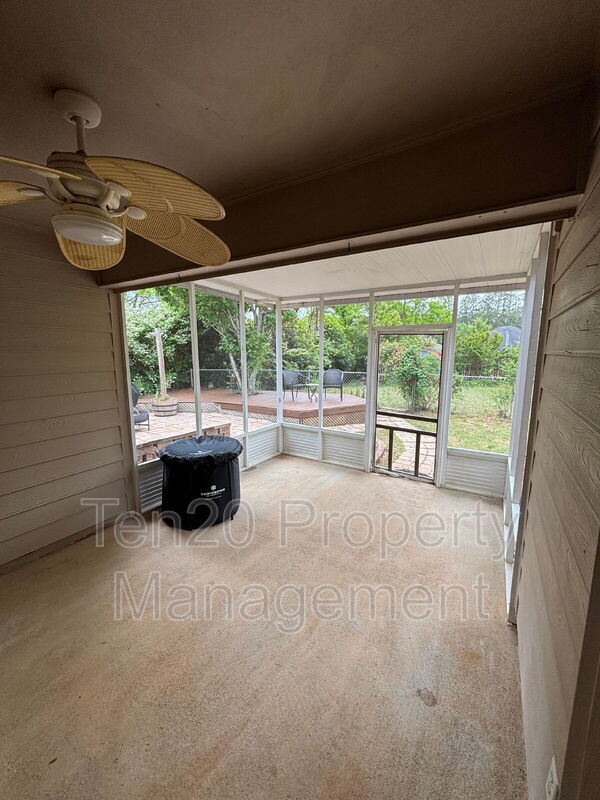 Building Photo - 1018 Sugar Mill Dr