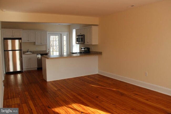 Building Photo - 205 Railroad Ave