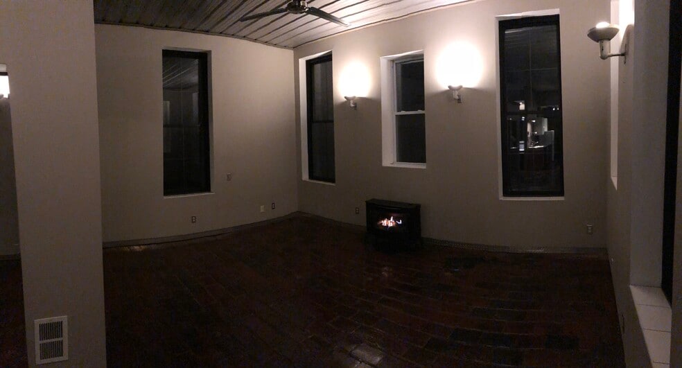 Living rm w/gas fireplace - 277 Bluff St