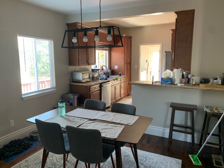 Building Photo - 430 Jerome St