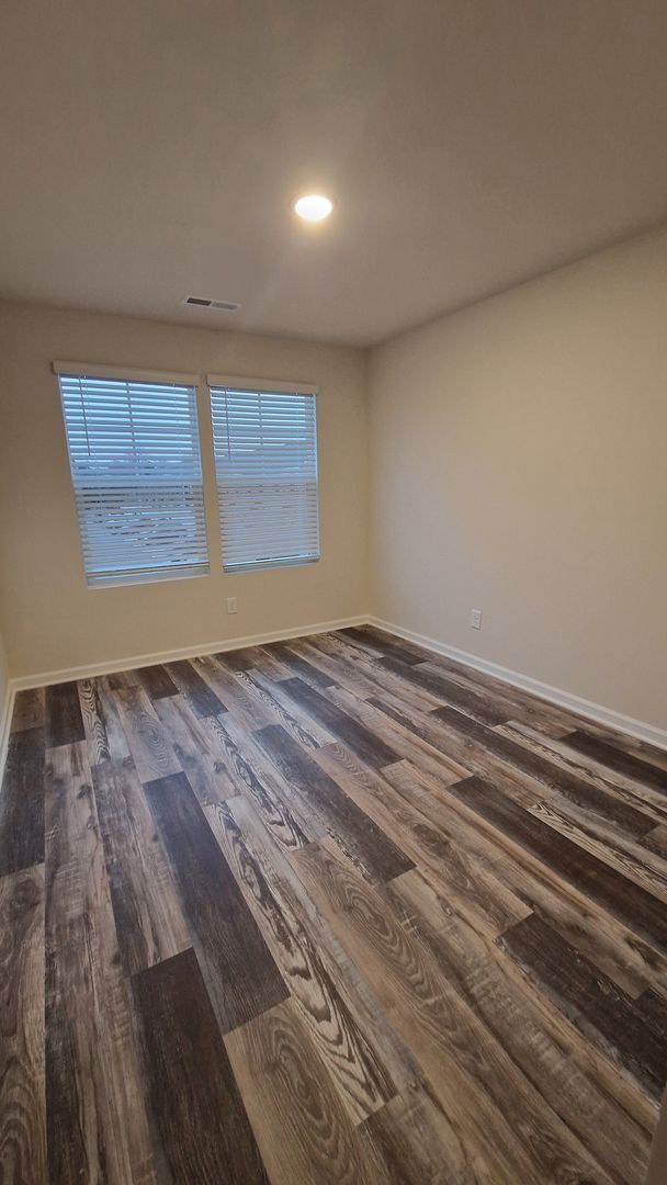 Building Photo - 3BR w/ 1-Car Garage + Central AC in Mooresville