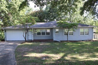 Building Photo - Spacious and beautiful 5 bedrooms and 2 full baths home located on E 47th St in Kansas City, MO