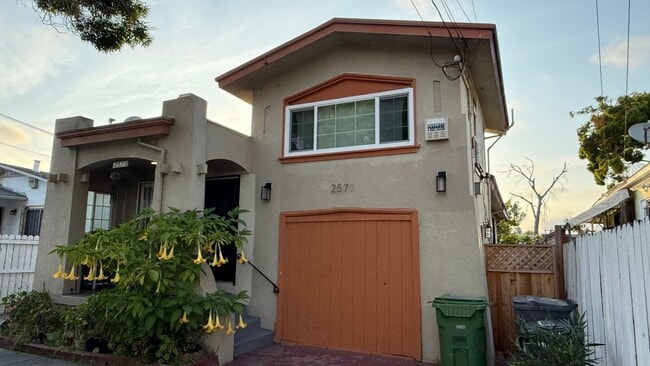 Building Photo - EPIC REA: Charming 2 Bed/ 1 Bath Home in O...