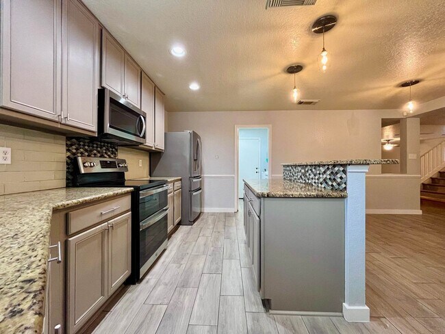 Building Photo - 11205 Forest Pass Ct