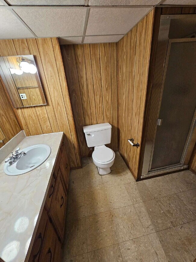 Building Photo - 2 Bedroom, 2 Bath Duplex, Huge Basement with 2-Car Garage – St. Clair Shores