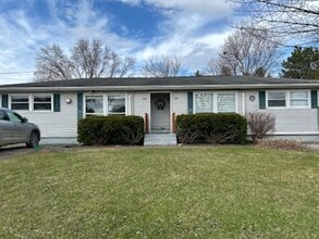 Building Photo - 390 Queen City Park Rd