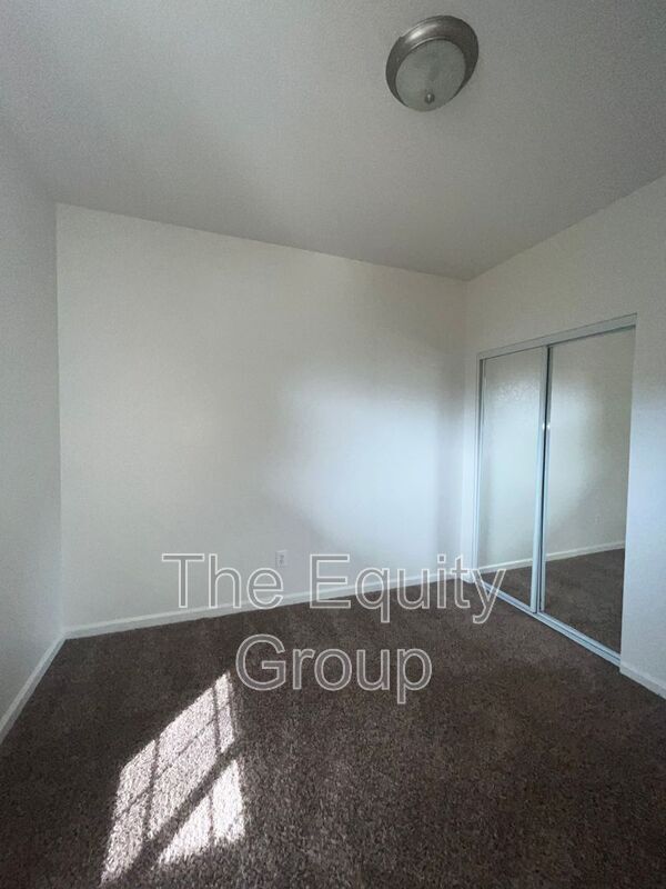 Building Photo - 2911 S Sallee Ct