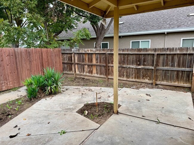 Building Photo - 2025 CA-140