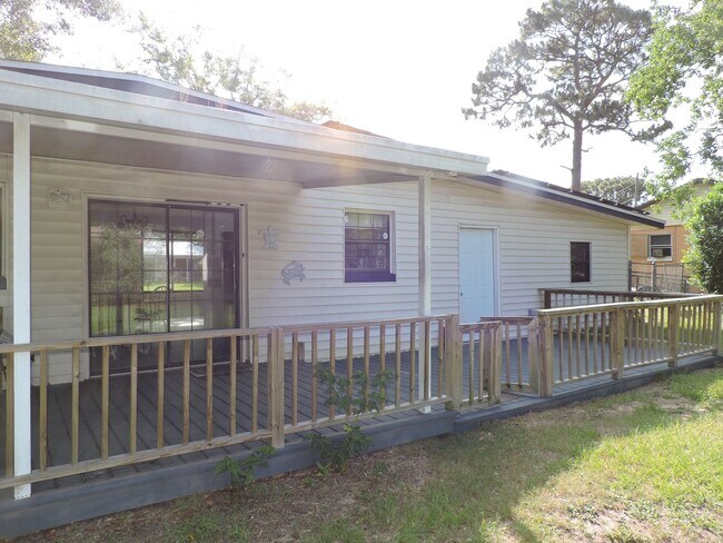 Building Photo - Lots of updates!