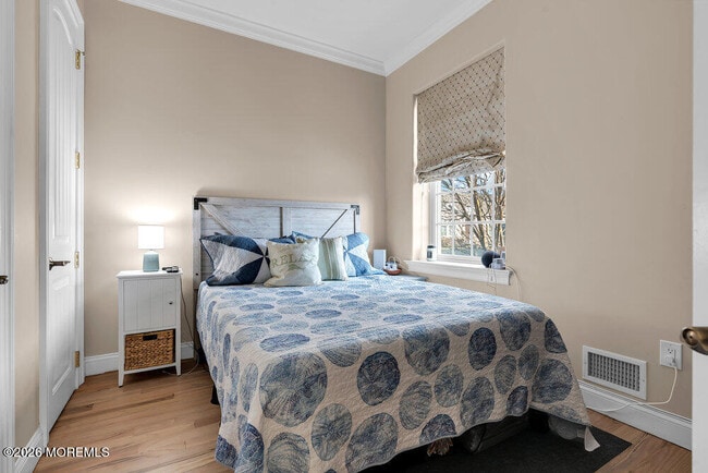 Building Photo - 120 10th Ave