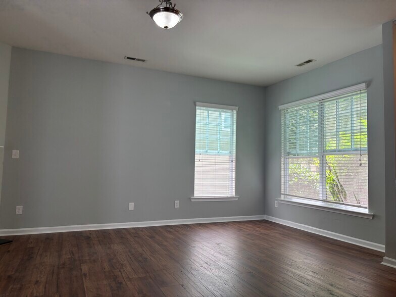 Building Photo - 10519 Royal Winchester Dr