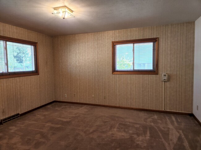 Building Photo - 2410 W 20th Street Rd