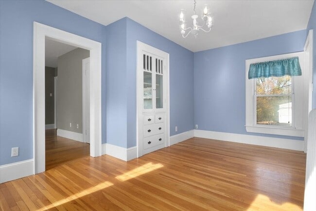 Building Photo - 33 Dunbar St