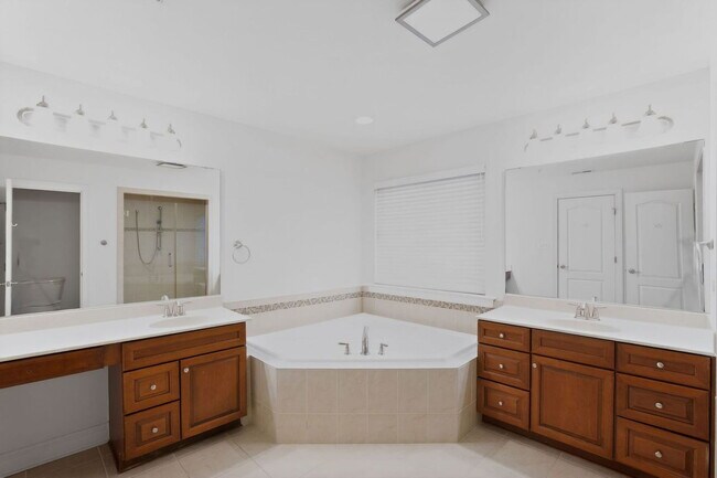 Building Photo - 46809 Shelton Dr