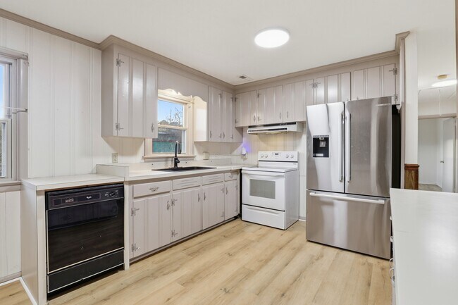 Building Photo - 2610 Hill Dr Cir