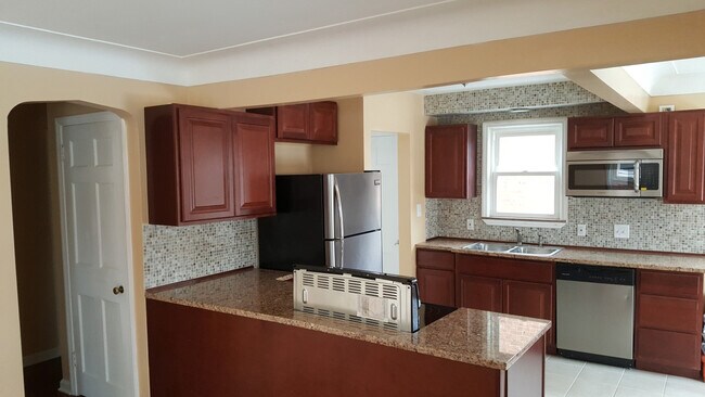 Building Photo - 4214 Verona Rd