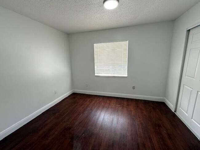 Building Photo - 2/1.5 Winter Springs Townhome with screen patio