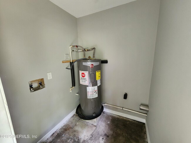 Building Photo - 7605 Melissa Ct N