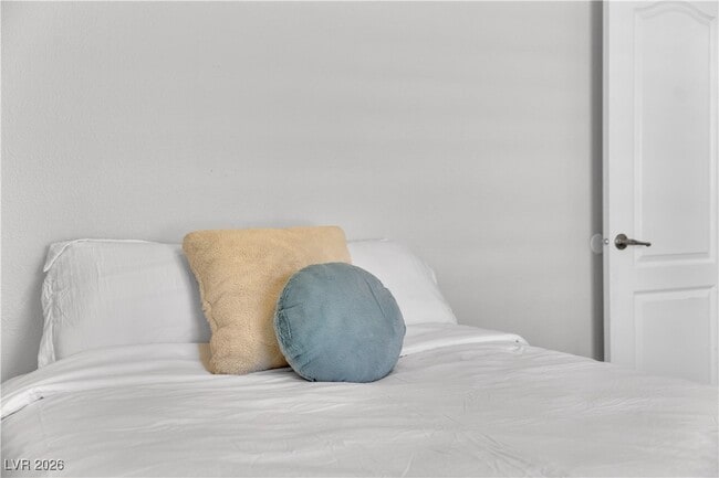 Building Photo - 6425 W Quail Ave