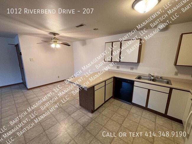 Building Photo - 1012 Riverbend Dr
