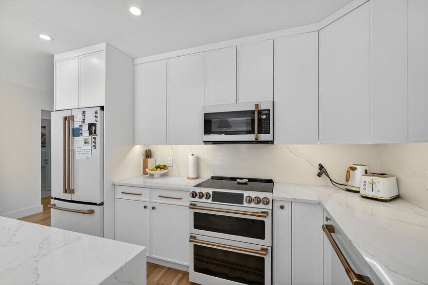 Building Photo - 520 36th St