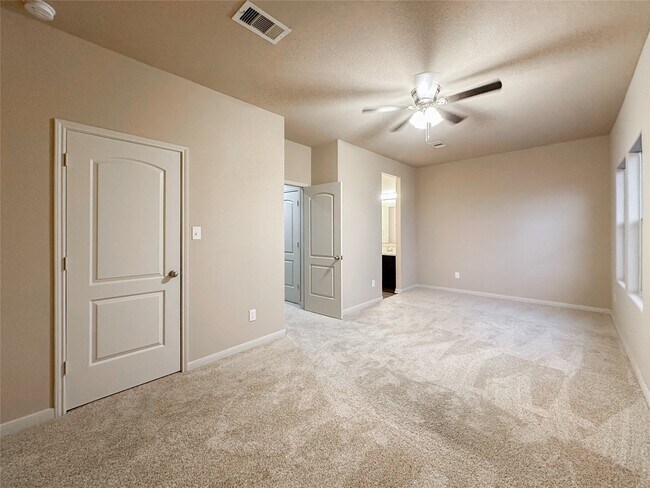 Building Photo - 16771 Mammoth Springs Dr