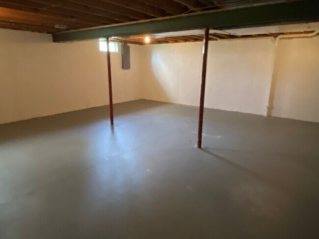 Building Photo - Fern creek