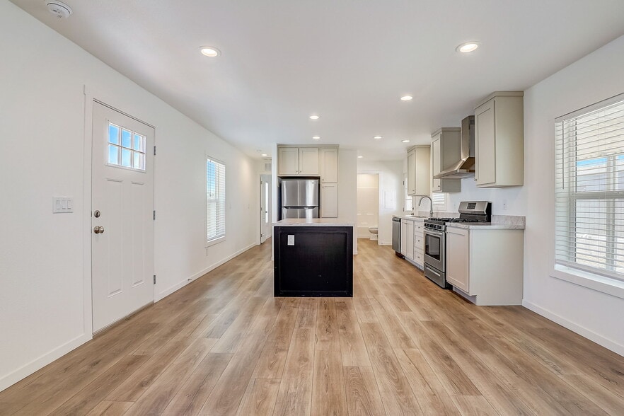 Building Photo - 2627 S Lamb Blvd