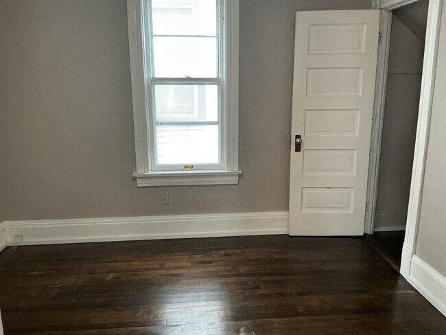 Building Photo - 2617 S Howell Ave